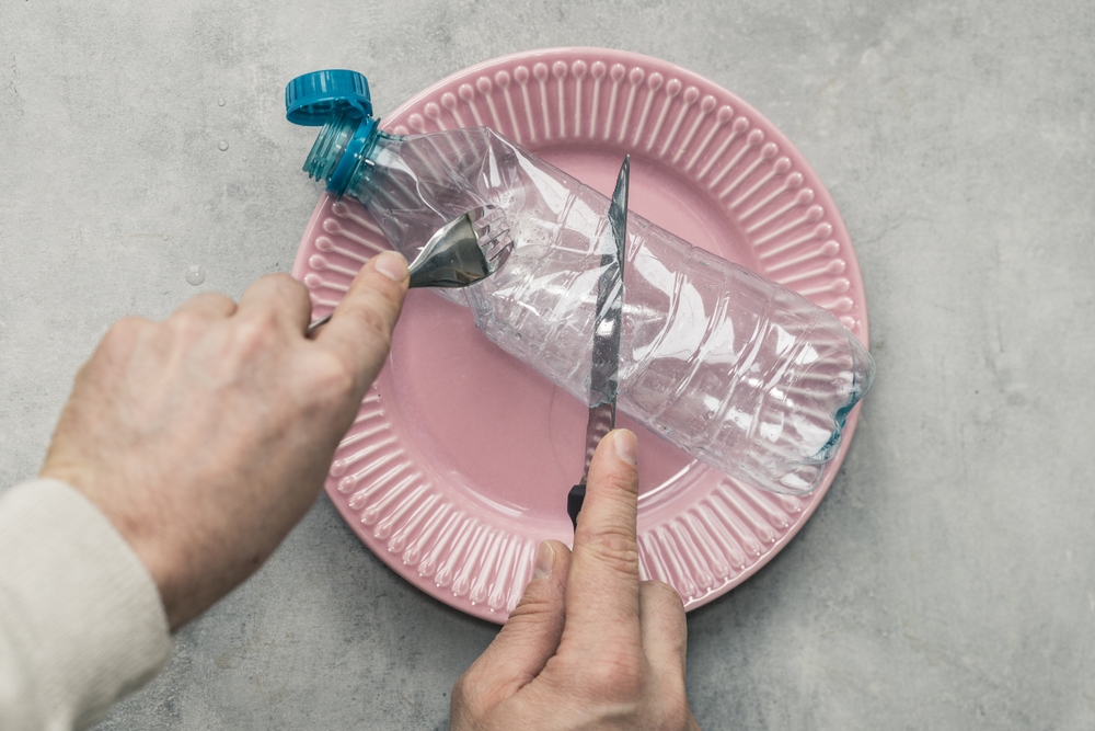 MicroplasticInFoodConceptGlobalEnvironmentalProblemPlasticPetBottle - welltica.dk - Vejen til et bedre liv