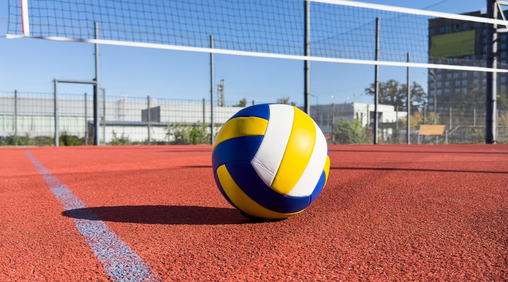 VolleyballBlueWithYellowColorBallOnThePlaygroundVolleyball - welltica.dk - Vejen til et bedre liv