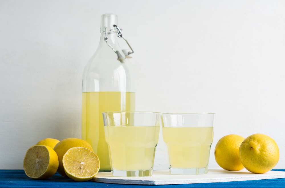 LimoncelloTradtitionalItalianHomemadeLemonBeverage - welltica.dk - Vejen til et bedre liv