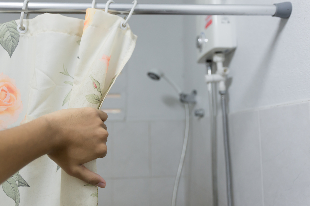 HandHoldingCurtains - welltica.dk - Vejen til et bedre liv