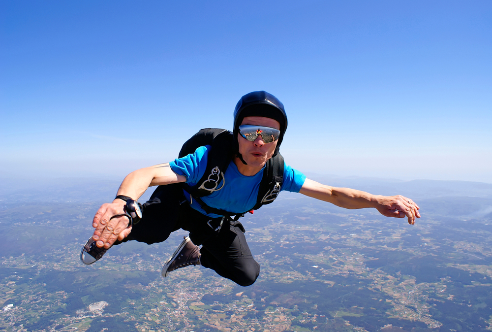 SkydiverWithCasualClothing - welltica.dk - Vejen til et bedre liv