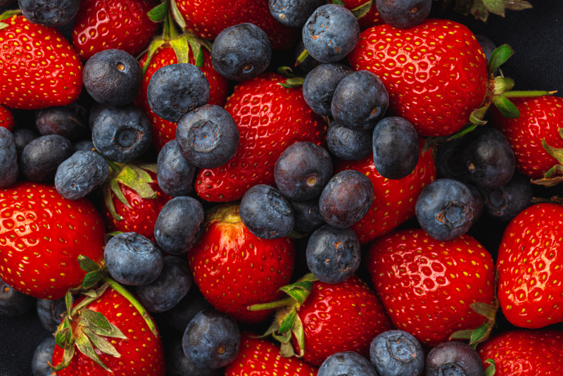 Strawberry, blueberry, fruit - welltica.dk - Vejen til et bedre liv