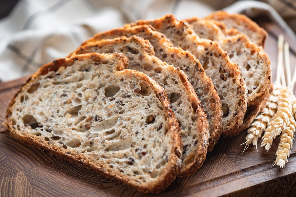 MultiGrainSourdoughBreadWithFlaxSeedsCutOnA - welltica.dk - Vejen til et bedre liv