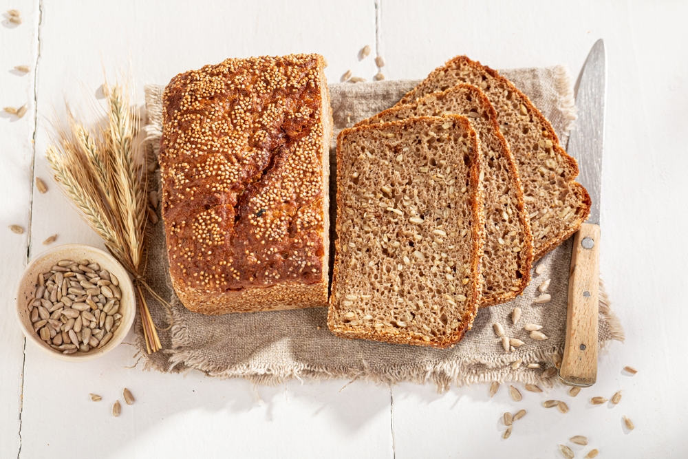SquareLoafOfRyeBreadBakedWithSunflowerSeedsBread - welltica.dk - Vejen til et bedre liv