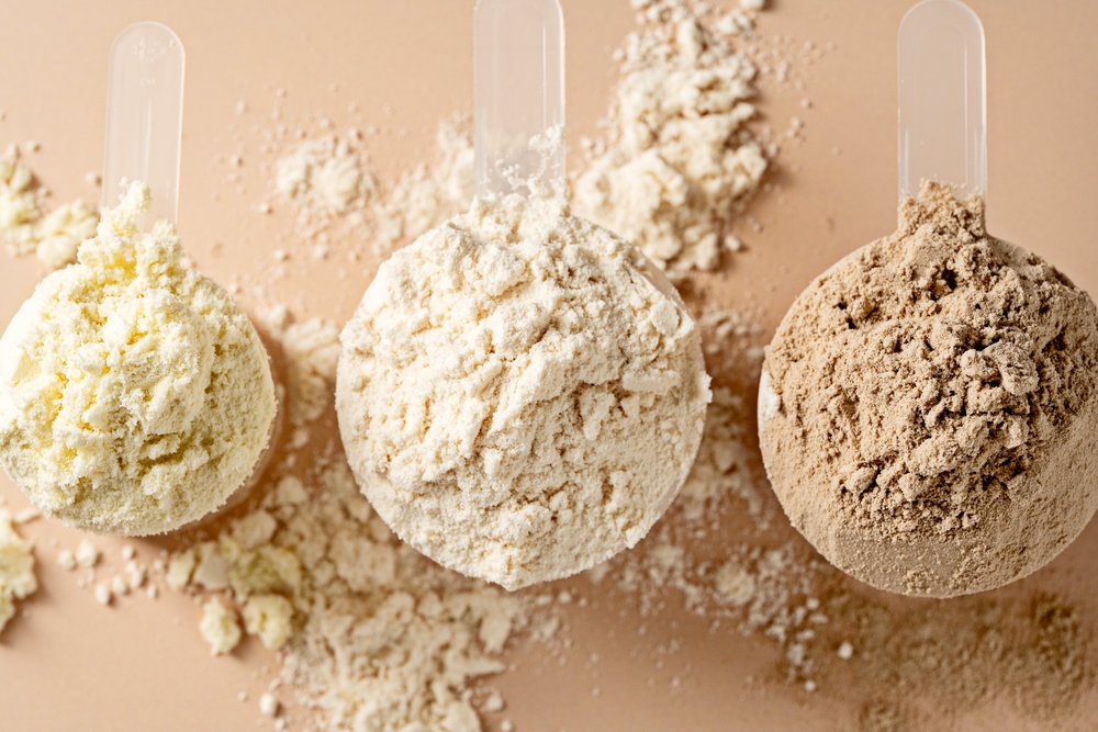 ProteinPowderInScoopsDifferentFlavoursOfWheyProteinPowder - welltica.dk - Vejen til et bedre liv